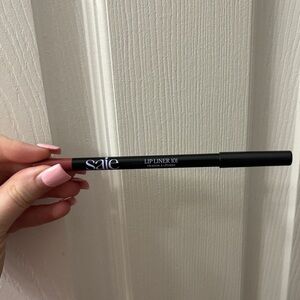 NEW SAIE LIP LINER